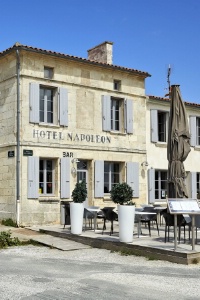 La bâtisse de l'hôtel Napoléon date de 1840. La bâtisse de l'hôtel Napoléon date de 1840.