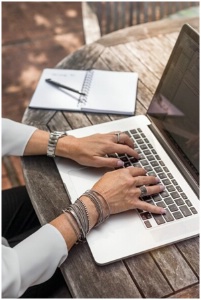 Le blog permet d'augmenter le trafic de nouveaux visiteurs vers votre site internet. Le blog permet d'augmenter le trafic de nouveaux visiteurs vers votre site internet.