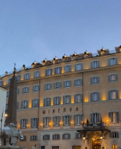 Le premier hôtel Orient Express ouvrira ses portes fin 2023 à Rome, dans un bâtiment historique avec façade du XVIIe siècle. Le premier hôtel Orient Express ouvrira ses portes fin 2023 à Rome, dans un bâtiment historique avec façade du XVIIe siècle.