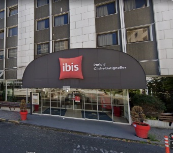 Lhôtel Ibis Batignolles à Paris (XVIIe). Lhôtel Ibis Batignolles à Paris (XVIIe).