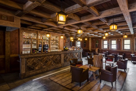 Le bar de l'hôtel Les Quais de Lutèce.