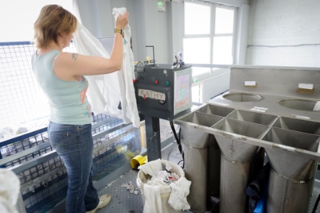 Le Relais marie recyclage et emploi en insertion.