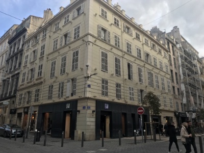 L'immeuble 16 appartements Maisons du Monde Hôtel & Suites du 2e au 5e étages. L'immeuble 16 appartements Maisons du Monde Hôtel & Suites du 2e au 5e étages.