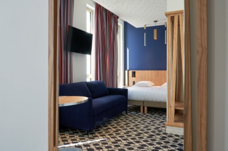 Le bois naturel a été privilégié dans le premier hôtel écoresponsable de l'enseigne Akena, situé à Rezé.