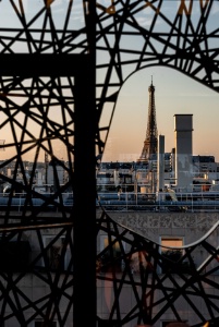 Vue sur la tour Eiffel depuis le bar à cocktails Ilvolo, au 7e et dernier étage.