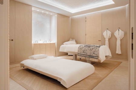 Le spa Dior, conçu comme un appartement, compte six suites.