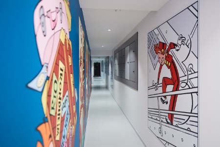 Dans le couloir menant à la bagagerie, Spirou veille !