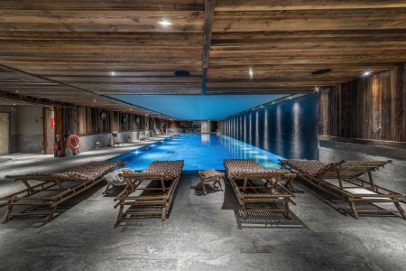 La piscine de 25 mètres du refuge de Solaise, une rareté en altitude.