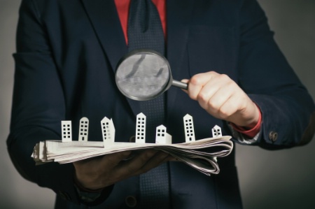 Pour fixer les prix de leurs chambres, de nombreux professionnels étudient la concurrence locale (à 60 %), une pratique qui peut se révéler néfaste Pour fixer les prix de leurs chambres, de nombreux professionnels étudient la concurrence locale (à 60 %), une pratique qui peut se révéler néfaste