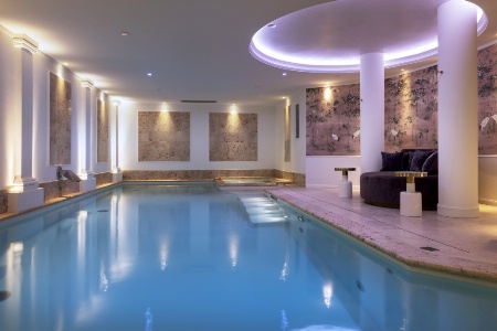 Piscine de 11 mètres pour le spa dessiné par Sandrine Alouf.