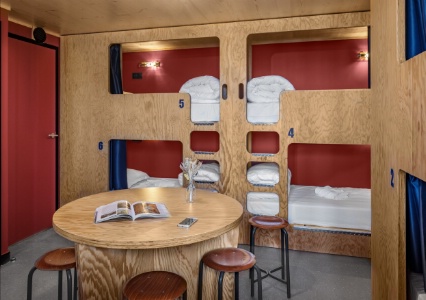 Une chambre dortoir de l'hôtel Eklo de Toulouse (Haute-Garonne).