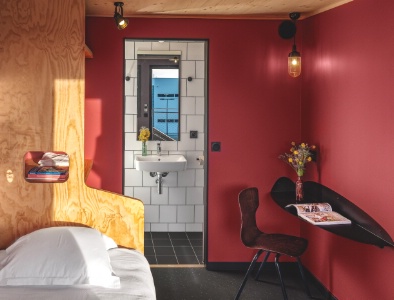 Une chambre solo de l'hôtel Eklo de Toulouse (Haute-Garonne).