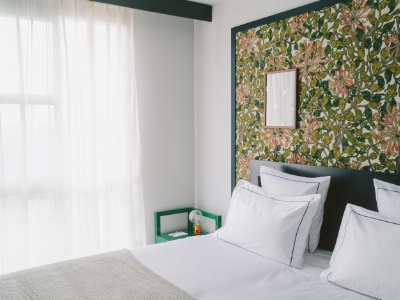 Une chambre de l'Hôtel Rosalie, à Paris (XIIIe).