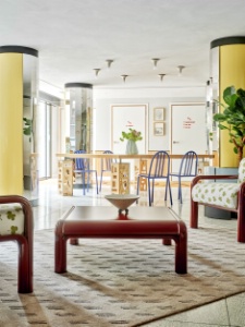 Le lobby lumineux de l'Hôtel Rosalie, à Paris (XIIIe).