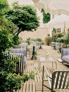 Une terrasse de l'Hôtel Rosalie, à Paris (XIIIe).