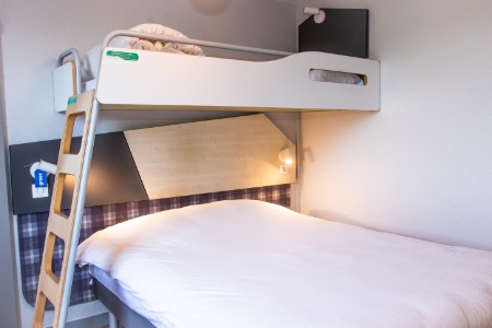 Une chambre de l'hôtel Greet Annecy.