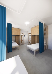 Un dortoir de six personnes à l'UCPA Sport Station Hostel Paris.