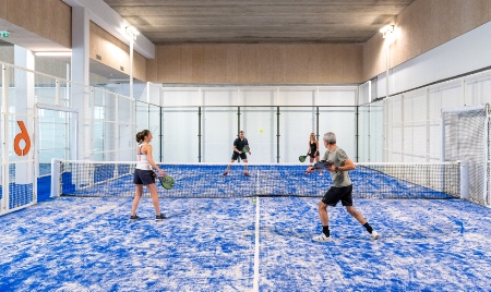 Un terrain de padel, premier équipement de ce type dans la capitale.
