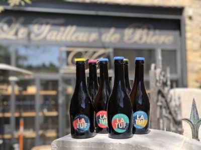 La bière Tuf est créée dans la brasserie artisanale Le Tailleur de bières située sur le domaine.