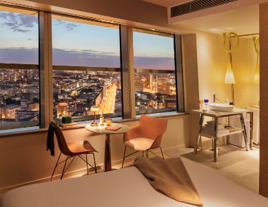 Une Junior Suite du TOO Hôtel à Paris.