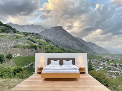Null Stern pose ses chambres zéro immobilier dans des paysages suisses de rêve…