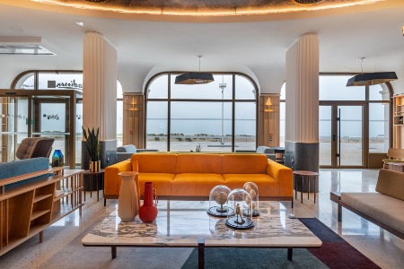Le lobby du Radisson Blu Grand Hotel & Spa de Malo-les-Bains, à Dunkerque (Nord).