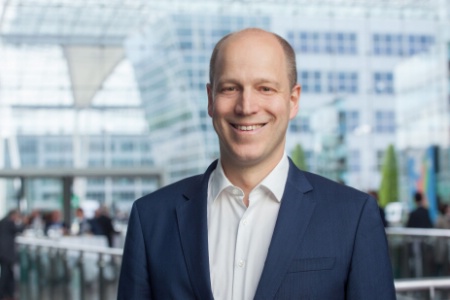 Emmanuel More, directeur général France du groupe Hilton : 'Il y a une grande diversité de clients et il est donc logique d'encourager la diversité des salariés.'