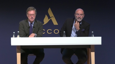 Sébastien Bazin et Jean-Jacques Morin présentent les résultats financiers du groupe Accor à Londres, le 23 février