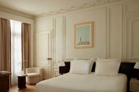 Chambre prestige de la Maison Delano Paris.