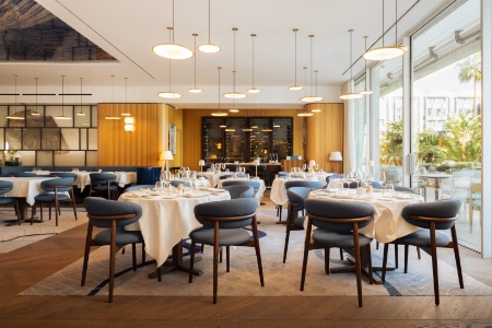 Le restaurant du Mondrian Cannes.