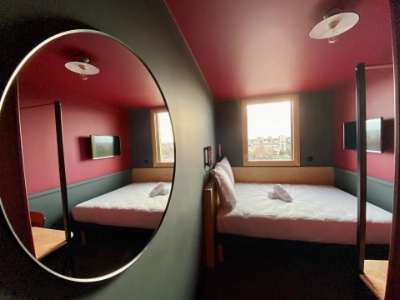 Une chambre classique de l'Eklo Roissy.