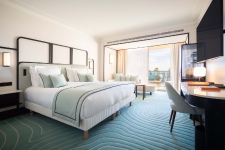 Chambre avec vue sur mer du Mondrian Cannes.