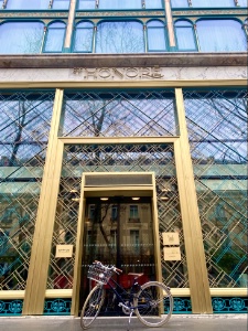Le Kimpton St Honoré à Paris, engagé pour l'environnement, lutte contre le plastique et met à la disposition de ses clients des vélos.