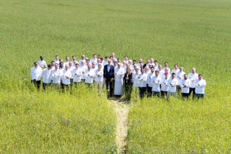 Plus de 60 chefs Collectionneurs français et italiens étaient réunis autour d'Alain Ducasse, président de la marque.