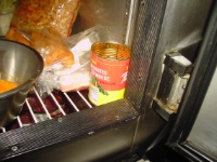Ce qu'il ne faut pas faire : Pas de boîte de conserve ouverte dans un frigo.