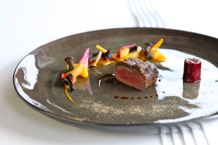 Couci-couça de chevreuil au praliné de cèpes, une recette de Régis et Jacques Marcon, Restaurant Régis et Jacques Marcon à Saint-Bonnet-le-Froid (43). Couci-couça de chevreuil au praliné de cèpes, une recette de Régis et Jacques Marcon, Restaurant Régis et Jacques Marcon à Saint-Bonnet-le-Froid (43).