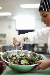 Lavez et décontaminer les légumes et les herbes aromatiques fraîches (à l'eau vinaigrée ou chlorée). Lavez et décontaminer les légumes et les herbes aromatiques fraîches (à l'eau vinaigrée ou chlorée).