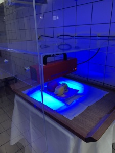 Le tunnel de désinfection avec Led UV désinfecte le contenant et le contenu, sans l'altérer. Le tunnel de désinfection avec Led UV désinfecte le contenant et le contenu, sans l'altérer.