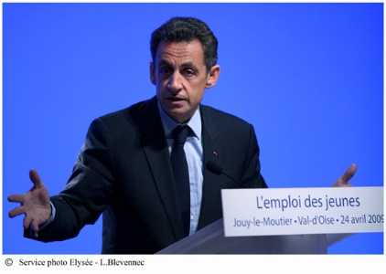 Nicoals Sarkozy présente son plan emploi jeune.