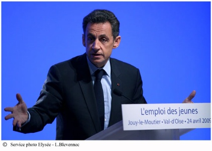 Nicoals Sarkozy présente son plan emploi jeune. Nicoals Sarkozy présente son plan emploi jeune.