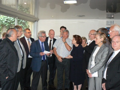 Suspension de séance à la demande du collège patronal qui se met d'accord sur les propositions qu'ils souhaitent faire aux syndicats de salariés Suspension de séance à la demande du collège patronal qui se met d'accord sur les propositions qu'ils souhaitent faire aux syndicats de salariés