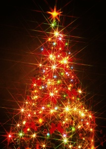 Les bougies, qui peuvent donner une touche romantique à votre sapin, sont formellement interdites, tout comme les sources d’étincelles, à l’instar des cierges magiques. Les bougies, qui peuvent donner une touche romantique à votre sapin, sont formellement interdites, tout comme les sources d’étincelles, à l’instar des cierges magiques.