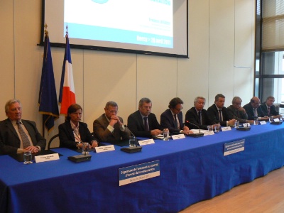 Frédéric Lefebvre, secrétaire d’État au Tourisme, a réuni jeudi 28 avril les représentants des organisations professionnelles afin de signer un avenant au contrat d’avenir de la restauration. Frédéric Lefebvre, secrétaire d’État au Tourisme, a réuni jeudi 28 avril les représentants des organisations professionnelles afin de signer un avenant au contrat d’avenir de la restauration.