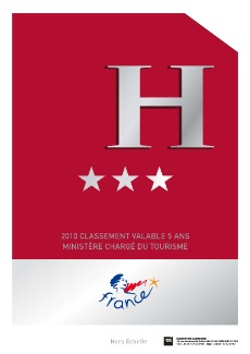 C'est désormais le panonceau rouge (ou or pour les 5 étoiles) qui fait office de référence pour le classement hôtelier.
