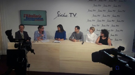 Pascal Schneider-Manoury directeur marketing Bridor, Pascale Carbillet, journaliste à L'Hôtellerie Restauration, Carinne Teyssandier, chroniqueuse culinaire, Arnaud Faure, gérant du Five, Pauline Fleuret, chef du Five, et Christine Delay, chef du restaurant Mon histoire dans l'assiette. Pascal Schneider-Manoury directeur marketing Bridor, Pascale Carbillet, journaliste à L'Hôtellerie Restauration, Carinne Teyssandier, chroniqueuse culinaire, Arnaud Faure, gérant du Five, Pauline Fleuret, chef du Five, et Christine Delay, chef du restaurant Mon histoire dans l'assiette.