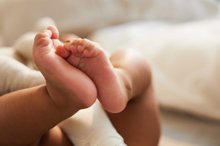 Il est instauré un congé minimal et impératif de 7 jours à la suite de la naissance de l'enfant. Il est instauré un congé minimal et impératif de 7 jours à la suite de la naissance de l'enfant.