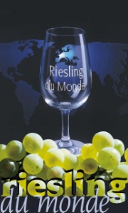 Il est regrettable de ne pas trouver plus souvent le Riesling sur nos cartes. Il est regrettable de ne pas trouver plus souvent le Riesling sur nos cartes.
