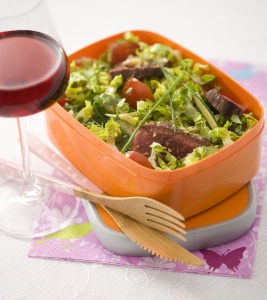 Le pinot noir rosé se marie avec les saveurs estivales. Ici, une salade de boeuf à base de gingembre frais et de coriandre. Le pinot noir rosé se marie avec les saveurs estivales. Ici, une salade de boeuf à base de gingembre frais et de coriandre.