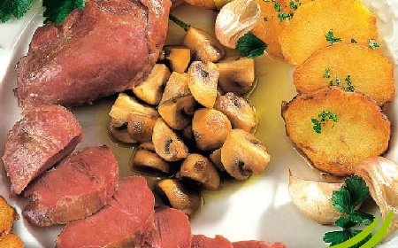 Noix de joue de porc cuisinée à la graisse de canard. Noix de joue de porc cuisinée à la graisse de canard.