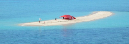 Cet été, la 3ème Mumm Explorer Experience a mis les projecteurs sur la Grande Barrière de Corail. Aux fourneaux, le chef Mauro Colagreco. Cet été, la 3ème Mumm Explorer Experience a mis les projecteurs sur la Grande Barrière de Corail. Aux fourneaux, le chef Mauro Colagreco.